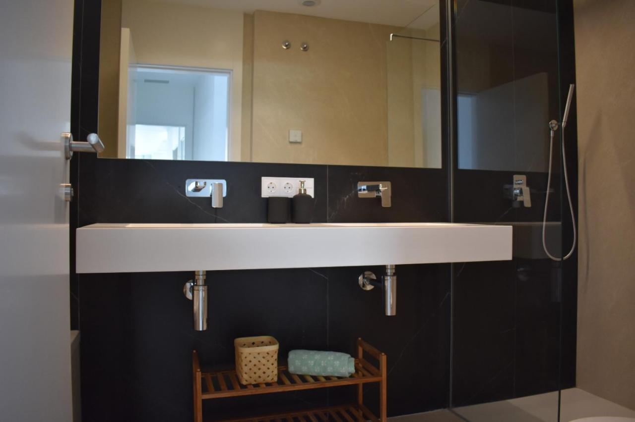 Luxury Complex Beachfront Apartment, Infinity Pool, Sauna, Gym And Large Terrace 托雷莫利诺斯 外观 照片