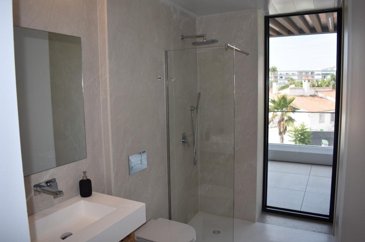Luxury Complex Beachfront Apartment, Infinity Pool, Sauna, Gym And Large Terrace 托雷莫利诺斯 外观 照片