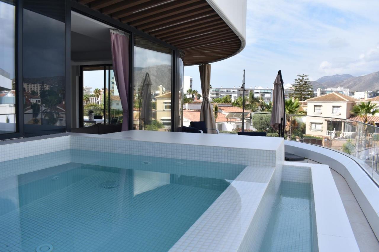 Luxury Complex Beachfront Apartment, Infinity Pool, Sauna, Gym And Large Terrace 托雷莫利诺斯 外观 照片