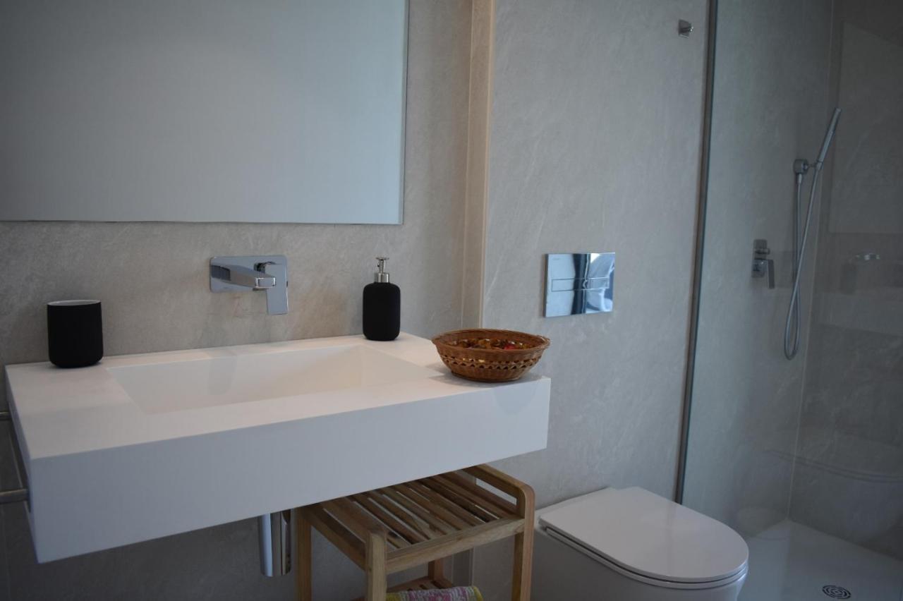 Luxury Complex Beachfront Apartment, Infinity Pool, Sauna, Gym And Large Terrace 托雷莫利诺斯 外观 照片