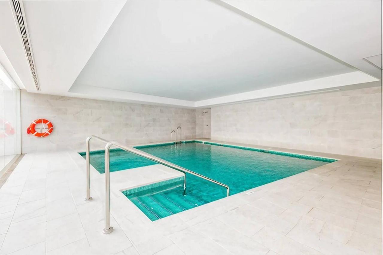Luxury Complex Beachfront Apartment, Infinity Pool, Sauna, Gym And Large Terrace 托雷莫利诺斯 外观 照片