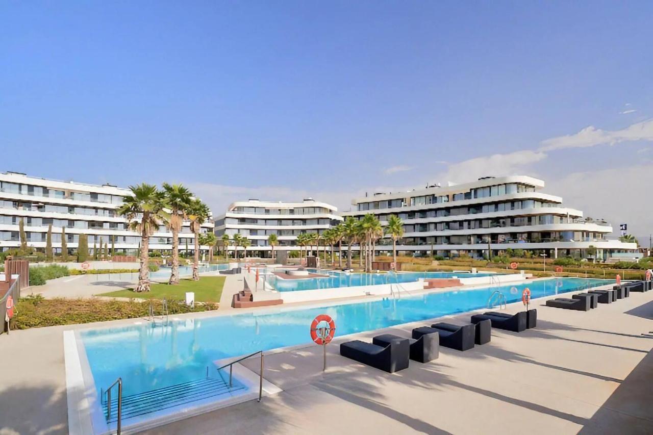 Luxury Complex Beachfront Apartment, Infinity Pool, Sauna, Gym And Large Terrace 托雷莫利诺斯 外观 照片