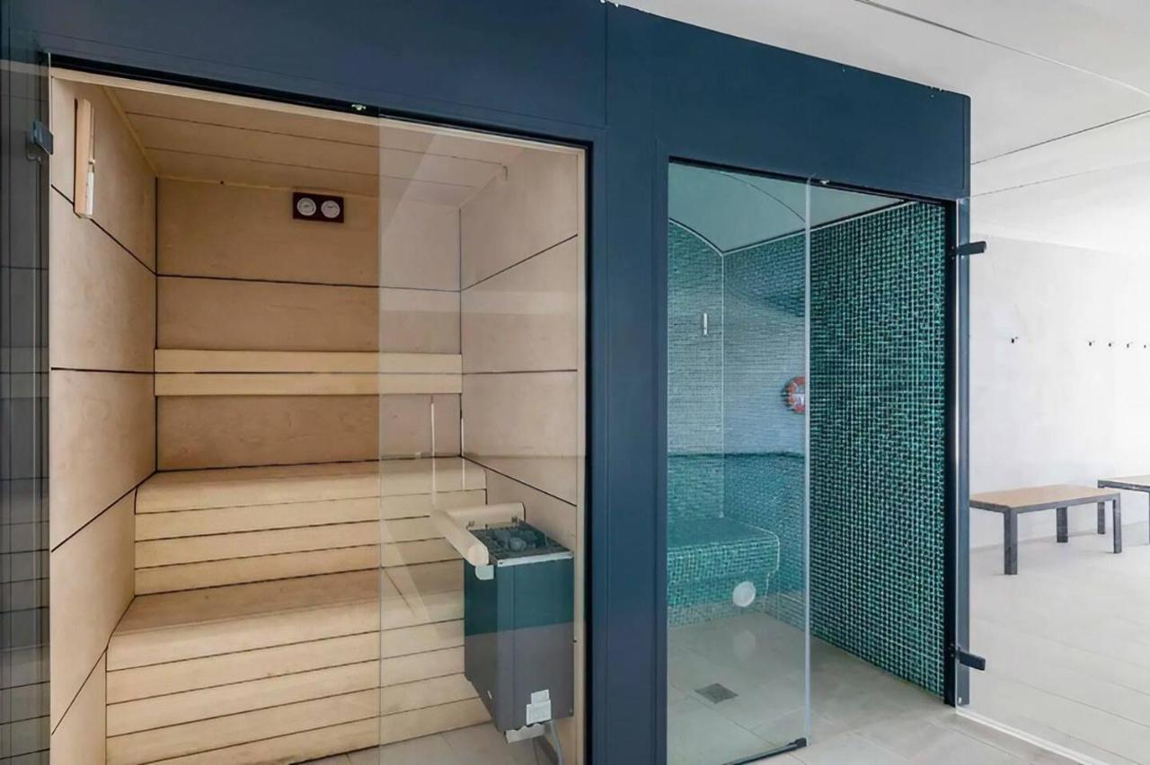 Luxury Complex Beachfront Apartment, Infinity Pool, Sauna, Gym And Large Terrace 托雷莫利诺斯 外观 照片